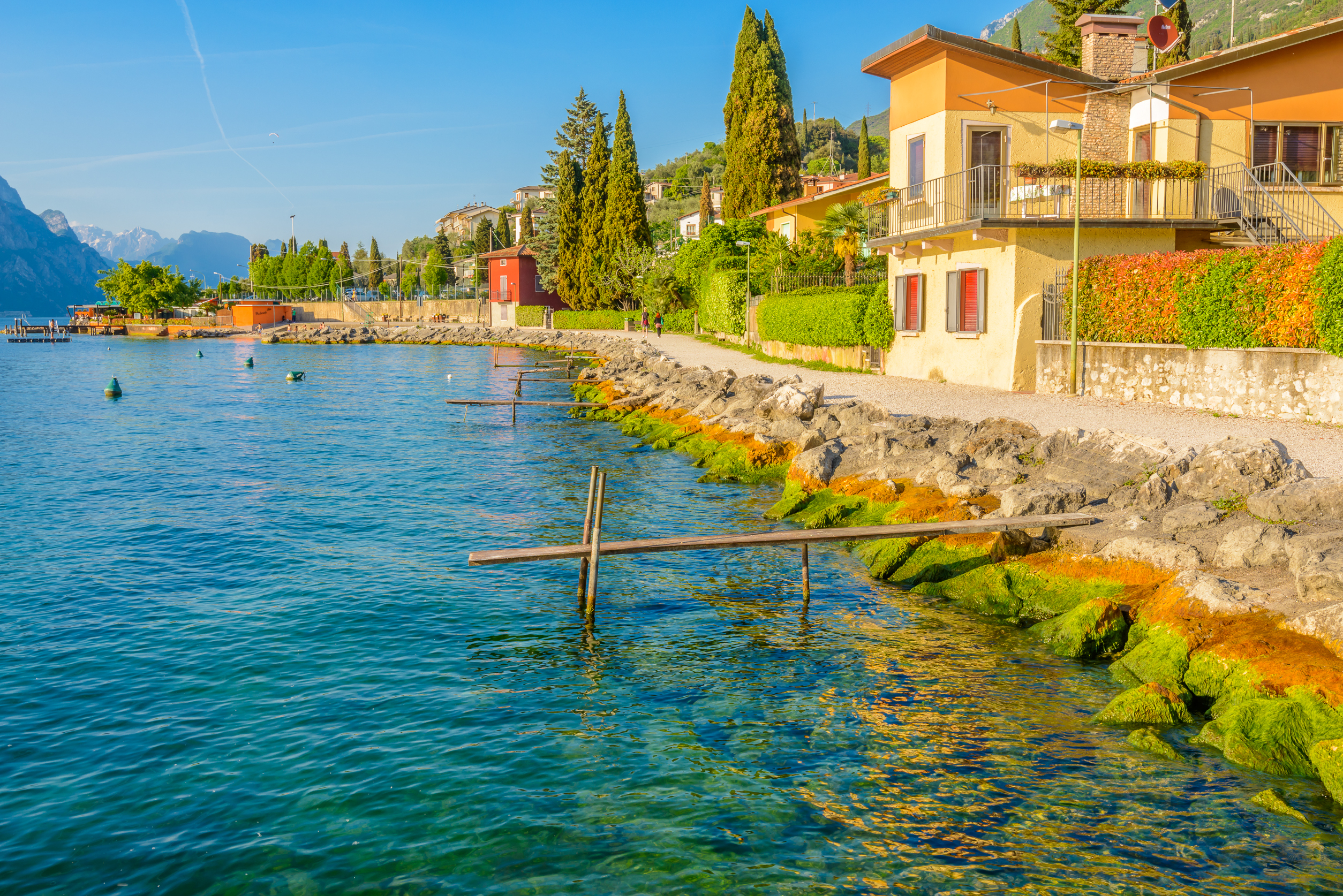 beautiful-peaceful-lake-garda-italy-sunset-2026-01-11-10-26-01-utc